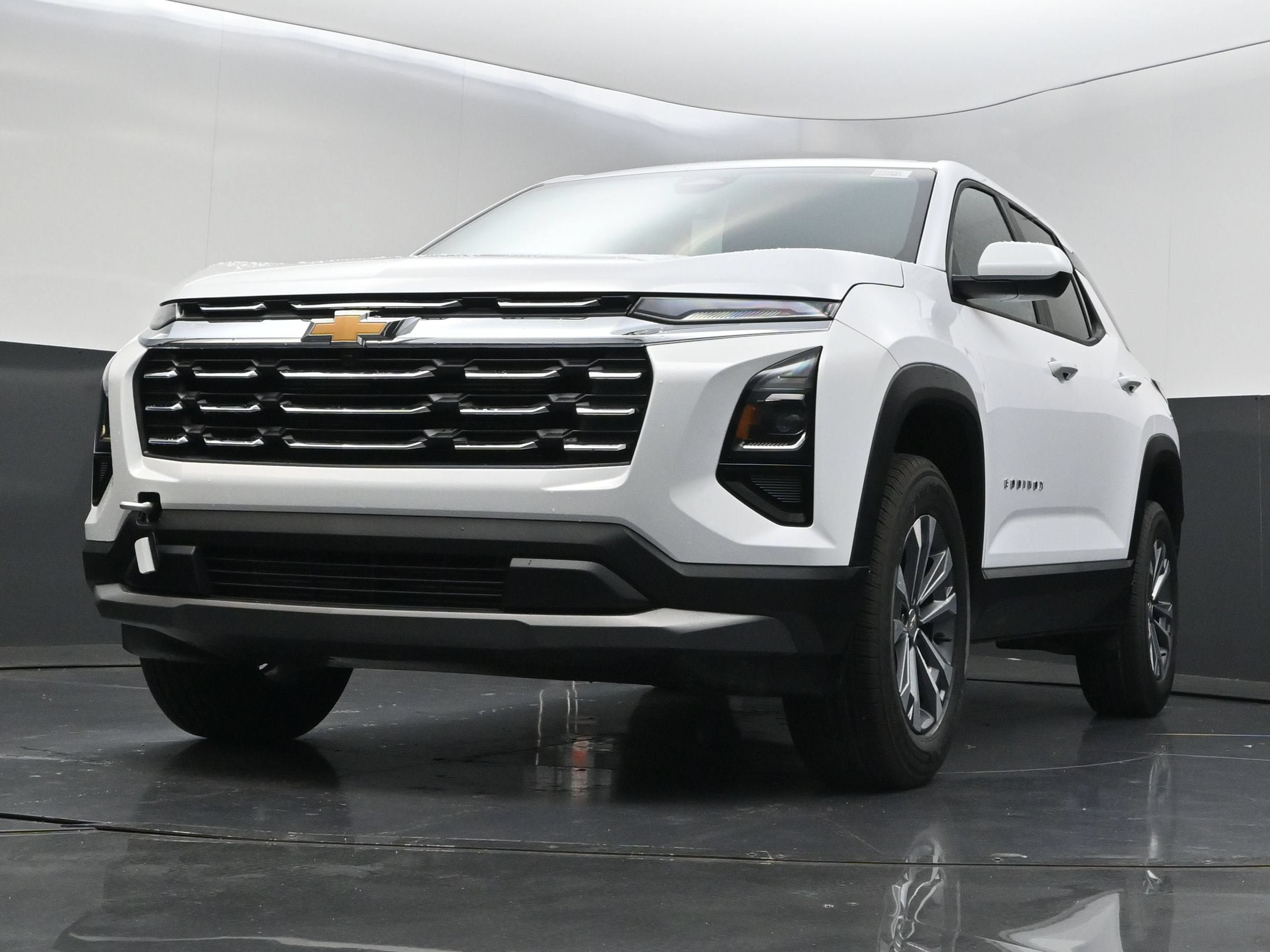 New 2027 Chevrolet Equinox LT w/ Convenience Package II FWD image 40