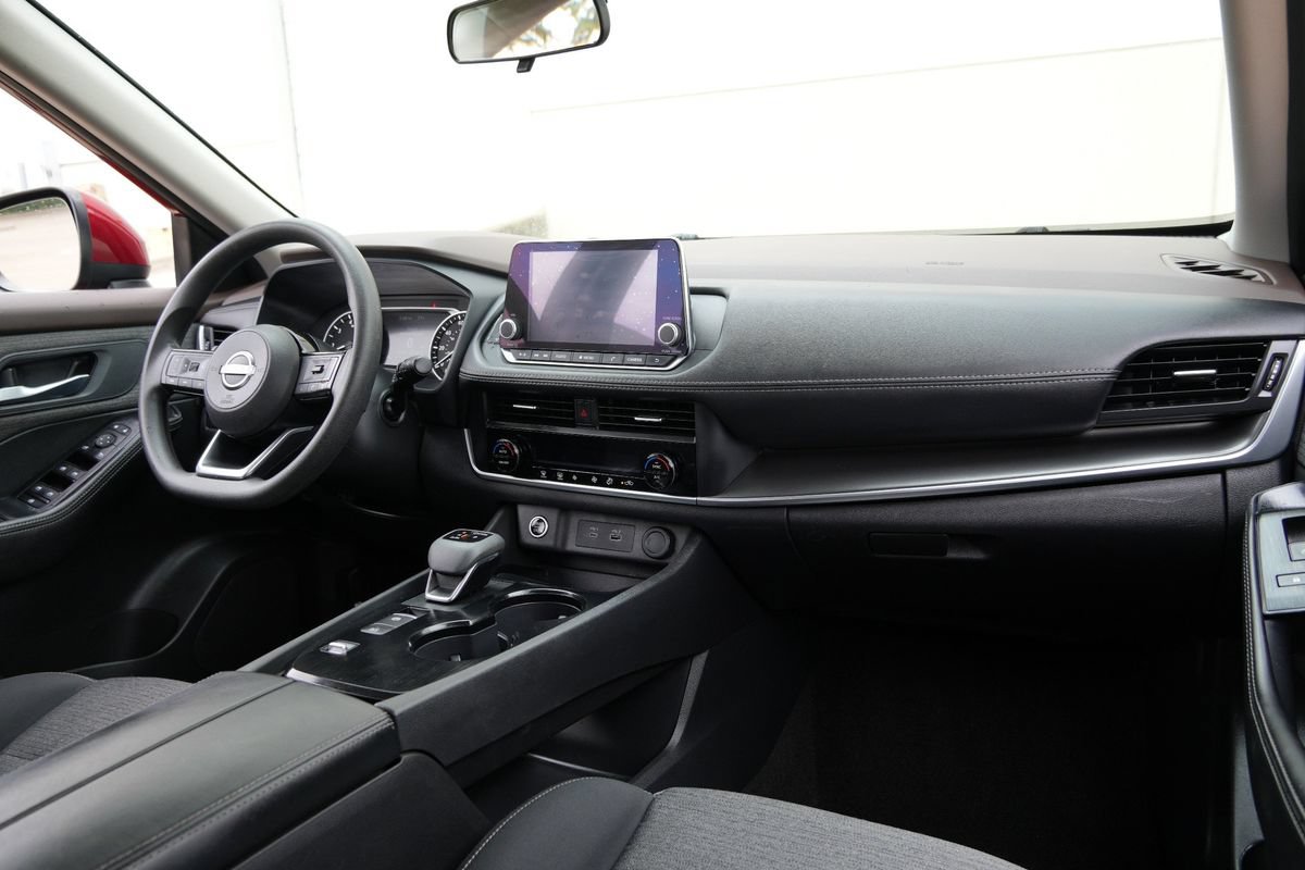 Used 2023 Nissan Rogue SV FWD image 7