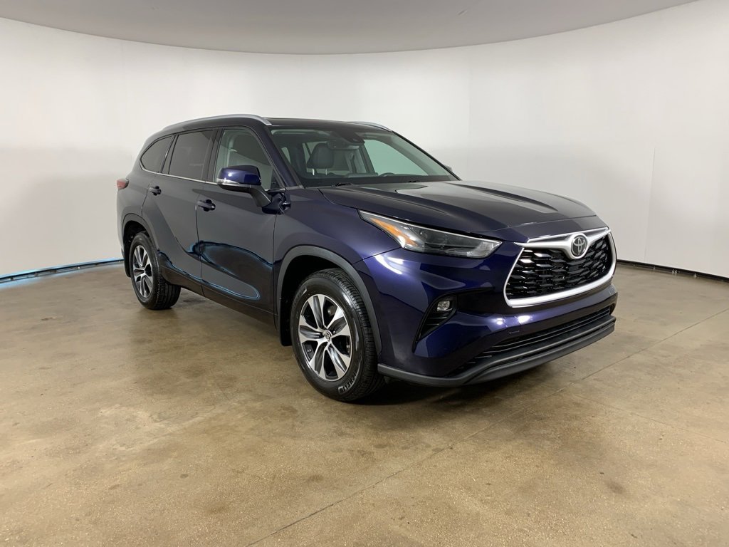 Used 2022 Toyota Highlander XLE image 4