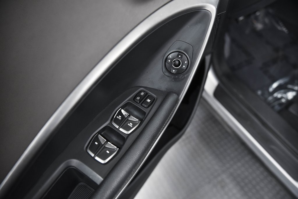 Used 2017 Hyundai Santa Fe SE image 9