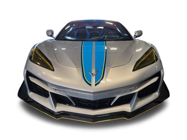 Used 2024 Chevrolet Corvette Z06 w/ Z07 Performance Package image 3