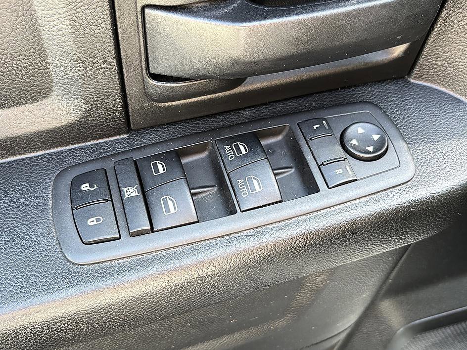 Used 2020 RAM 1500 Tradesman w/ Chrome Appearance Group RWD image 16