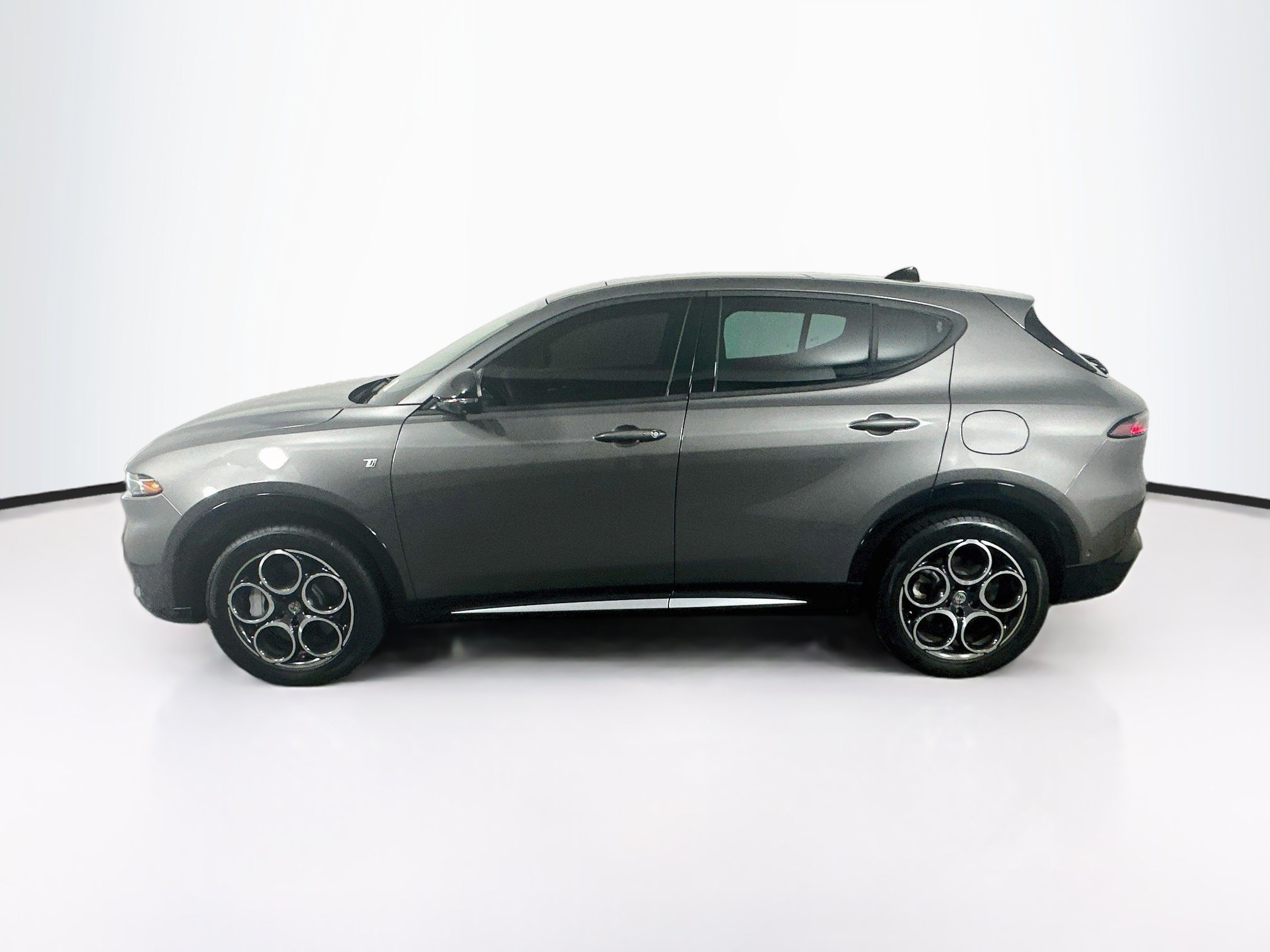 Used 2024 Alfa Romeo Tonale Ti w/ Active Assist Package AWD/4WD image 4