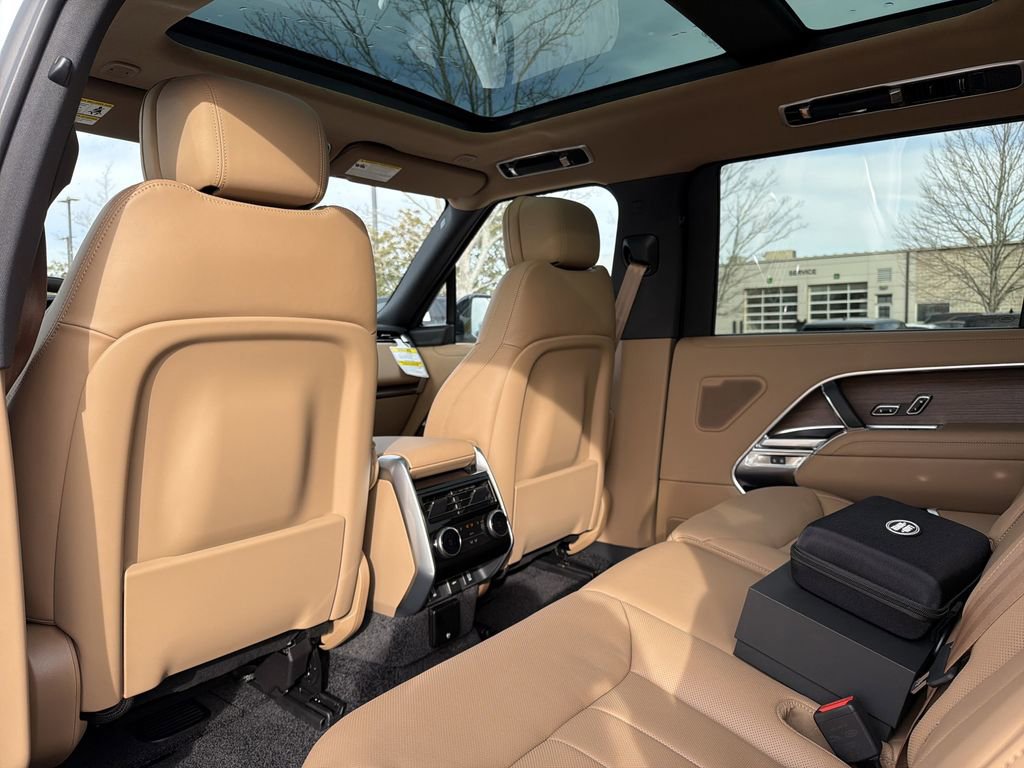 New 2026 Land Rover Range Rover Long Wheelbase SE image 11