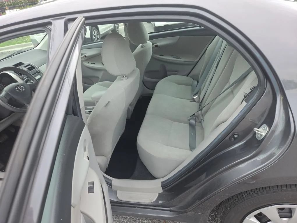 Used 2013 Toyota Corolla L FWD image 17