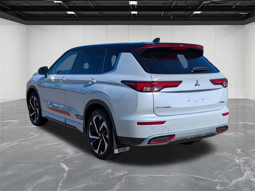 Used 2024 Mitsubishi Outlander Ralliart image 3