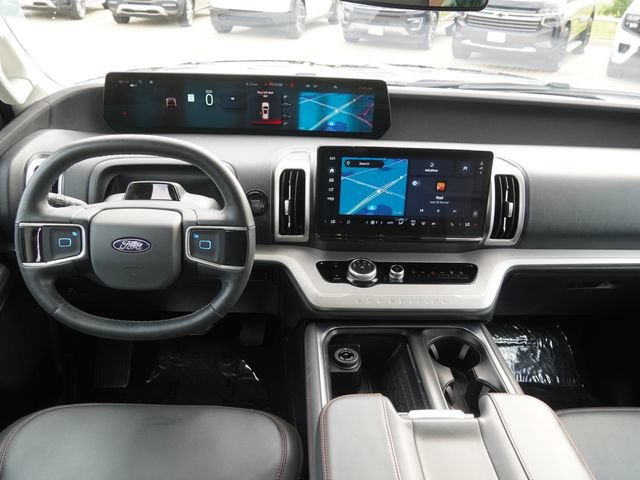 Used 2025 Ford Expedition Active AWD/4WD image 16