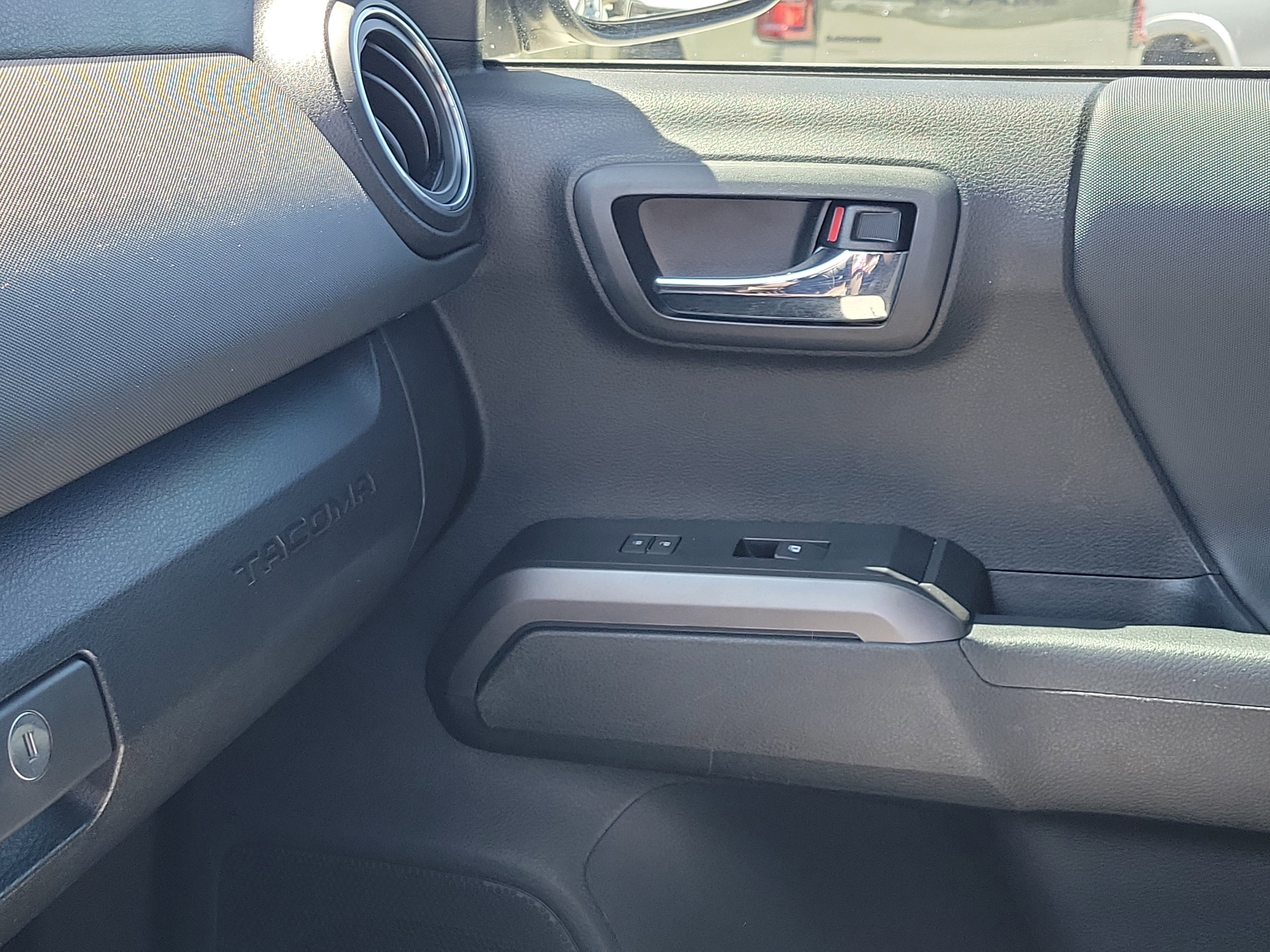 Used 2023 Toyota Tacoma TRD Sport image 28