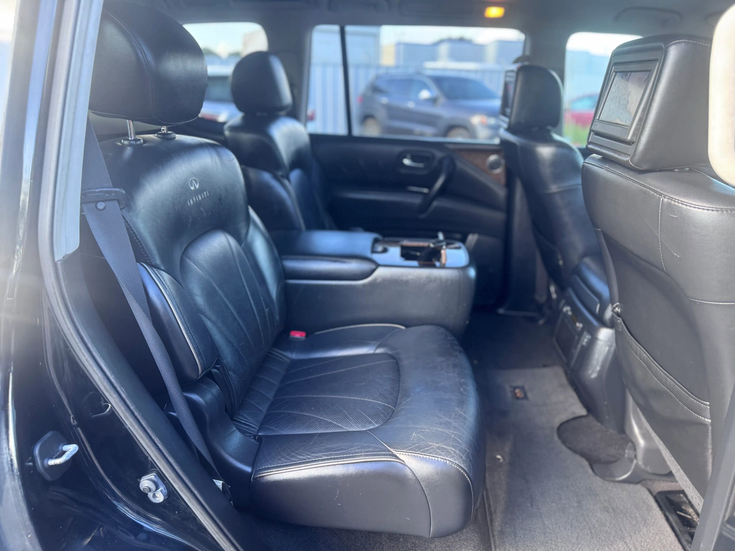 Used 2011 INFINITI QX56 2WD w/ Deluxe Touring Pkg image 11