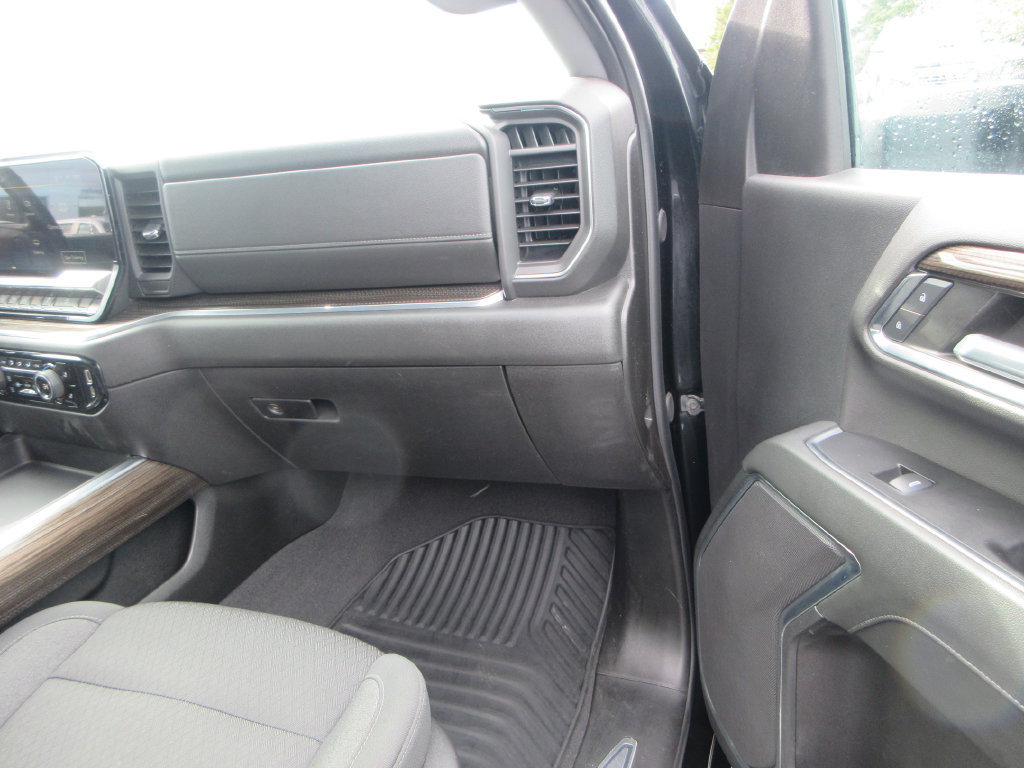 Certified 2024 Chevrolet Silverado 2500 LT w/ Midnight Edition AWD/4WD image 22