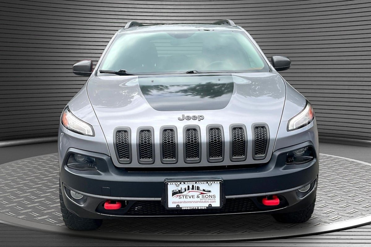 Used 2014 Jeep Cherokee Trailhawk w/ Comfort/Convenience Group AWD/4WD image 2