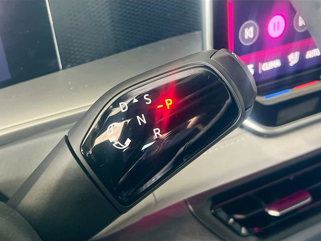 Used 2025 Volkswagen Tiguan SE R-Line image 24