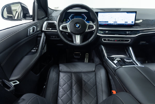 Used 2026 BMW X6 xDrive40i AWD/4WD image 3