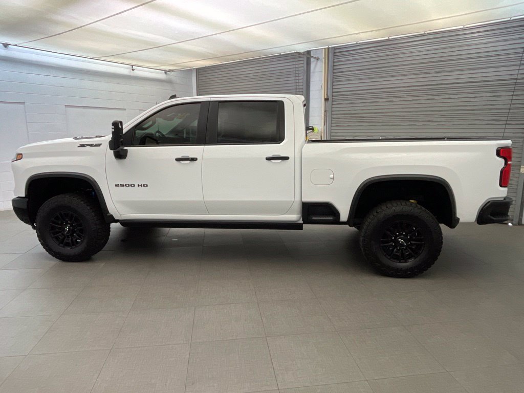 Used 2026 Chevrolet Silverado 2500 ZR2 w/ LPO, Dark Essentials Package AWD/4WD image 9
