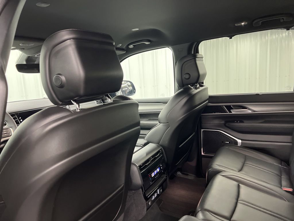 Used 2025 Jeep Wagoneer 4WD w/ Convenience Group I image 14