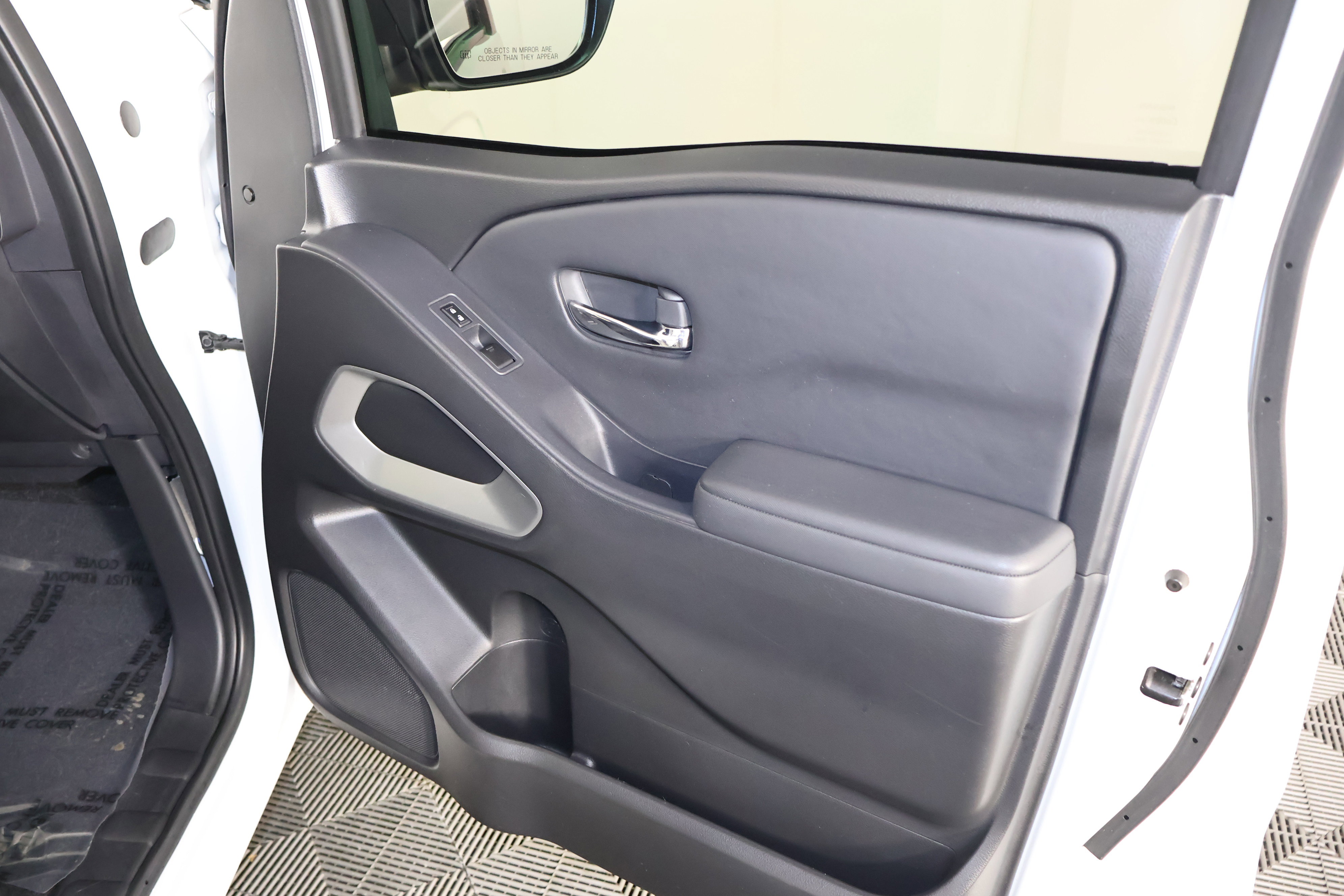 Used 2022 Nissan Frontier SV image 43