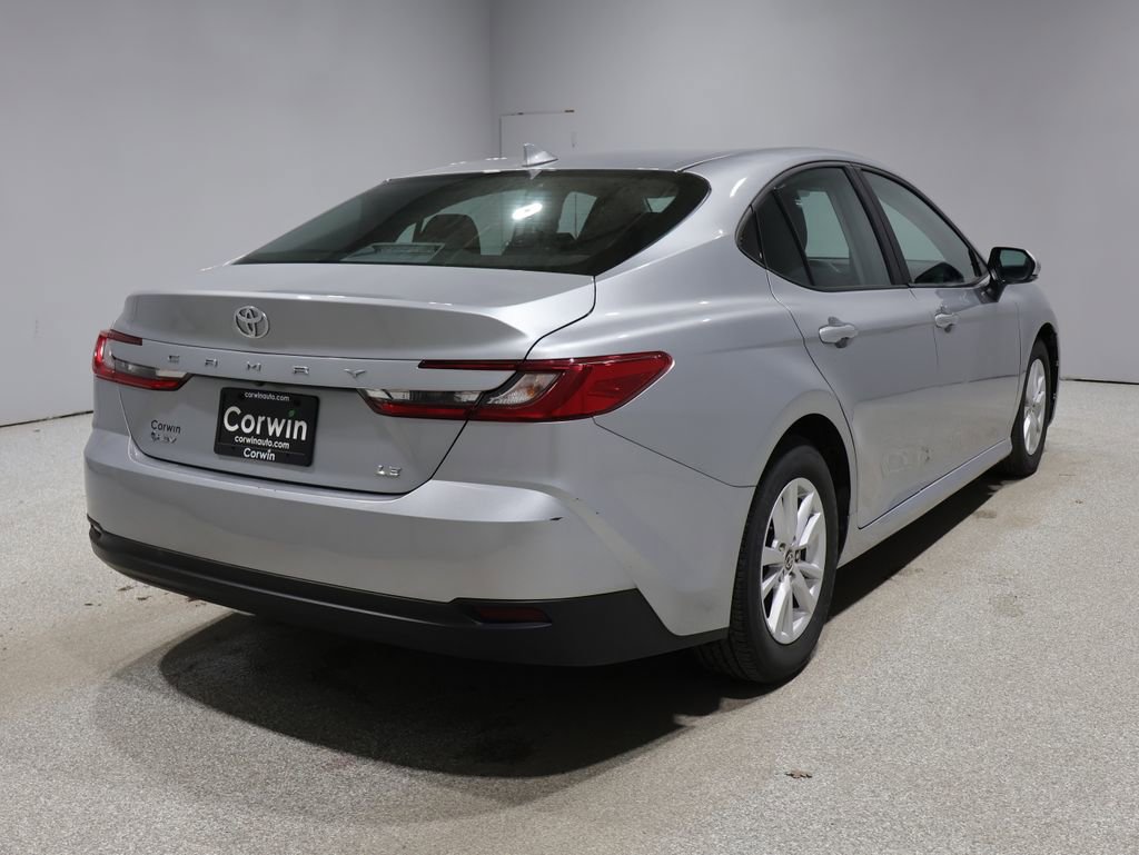 Used 2025 Toyota Camry LE image 2