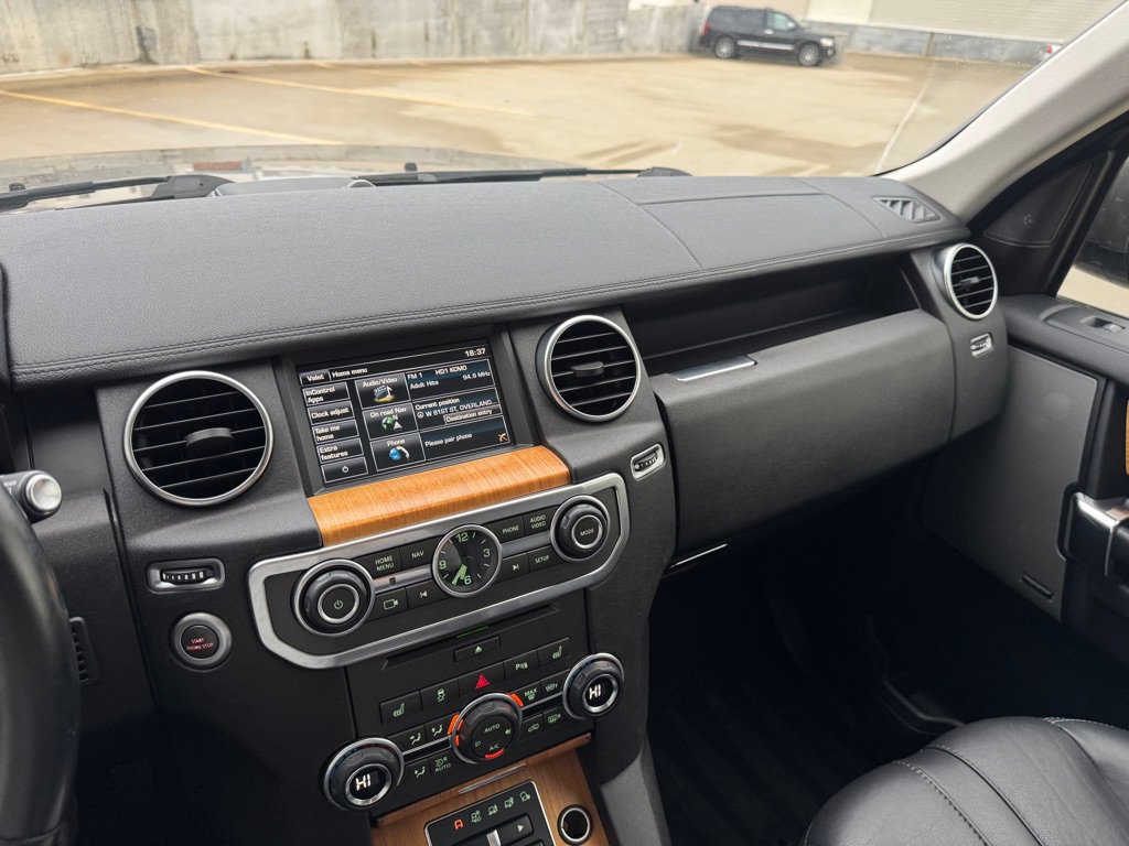 Used 2015 Land Rover LR4 HSE AWD/4WD image 19