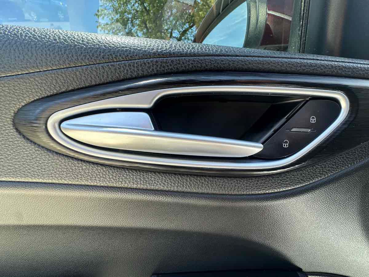 Used 2017 Alfa Romeo Giulia AWD image 28