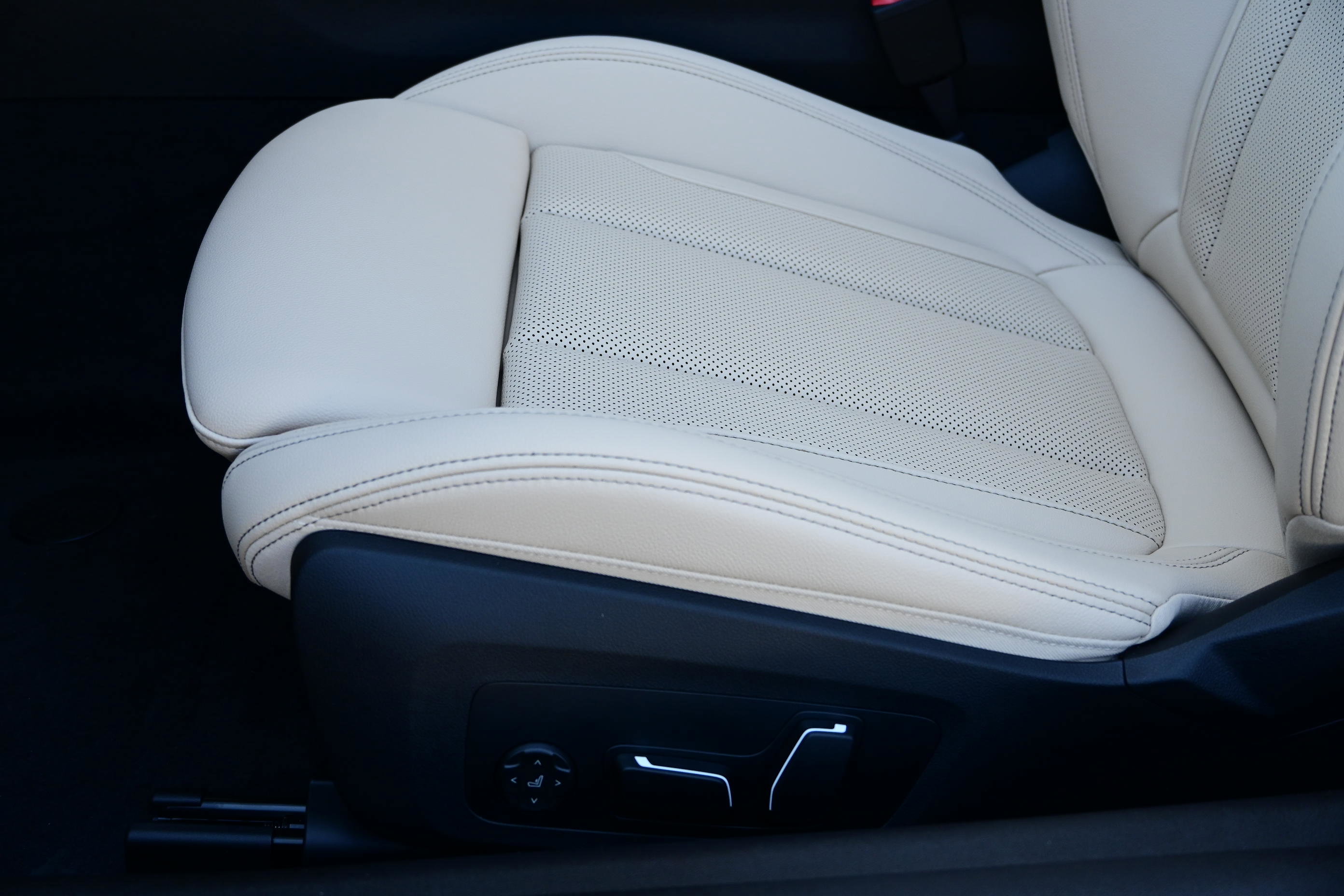 New 2026 BMW 440i xDrive Convertible w/ Premium Package image 27