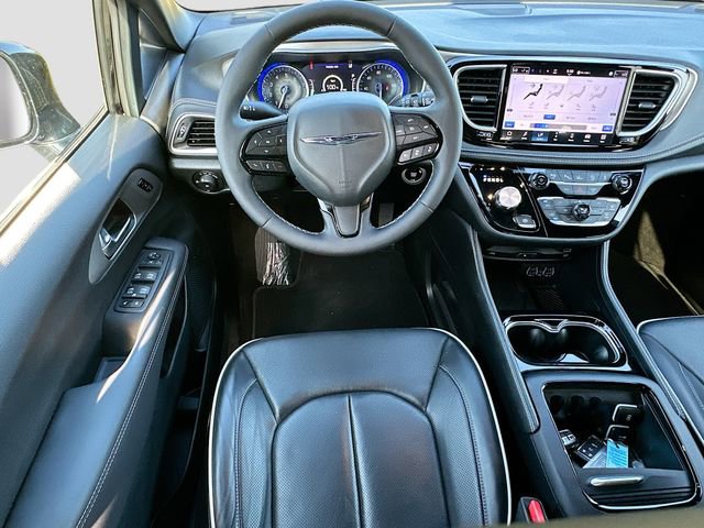 Used 2025 Chrysler Pacifica Limited w/ Uconnect Theater Family Group AWD/4WD image 24