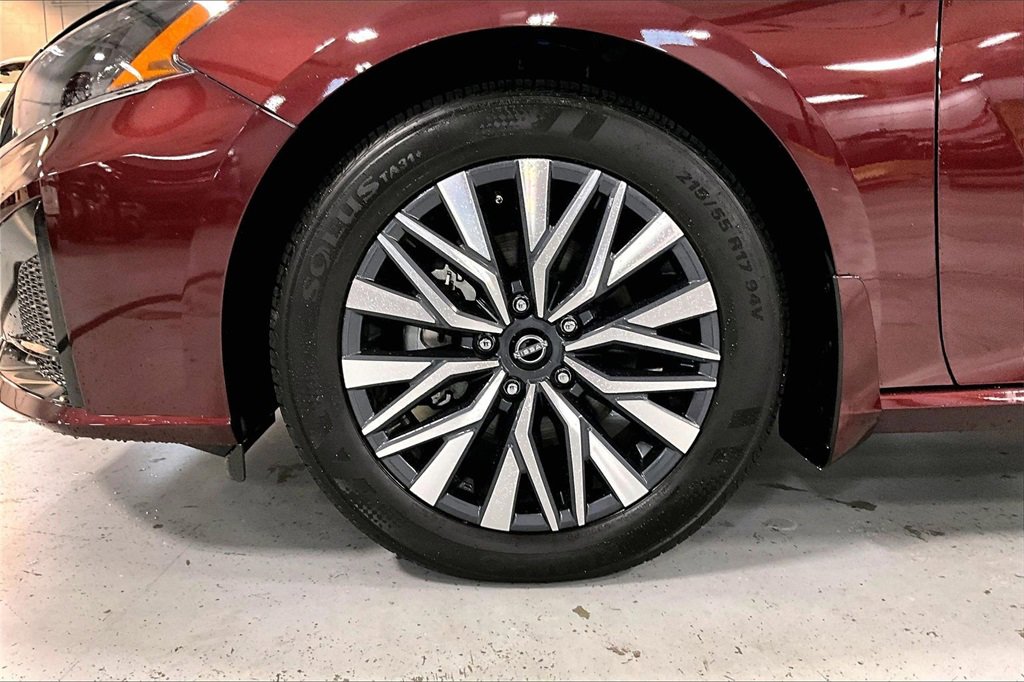 Certified 2024 Nissan Altima 2.5 SV w/ SV Premium Package image 8