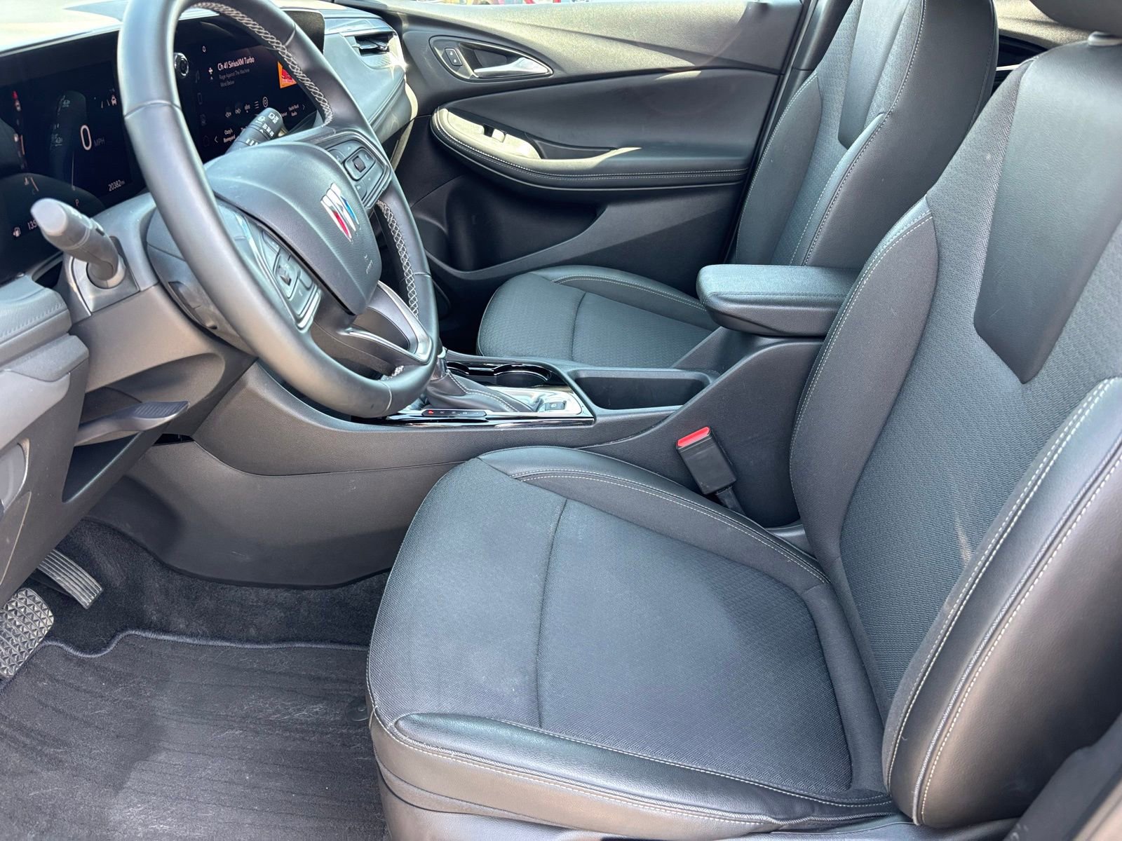 Used 2025 Buick Encore GX Preferred AWD/4WD image 18