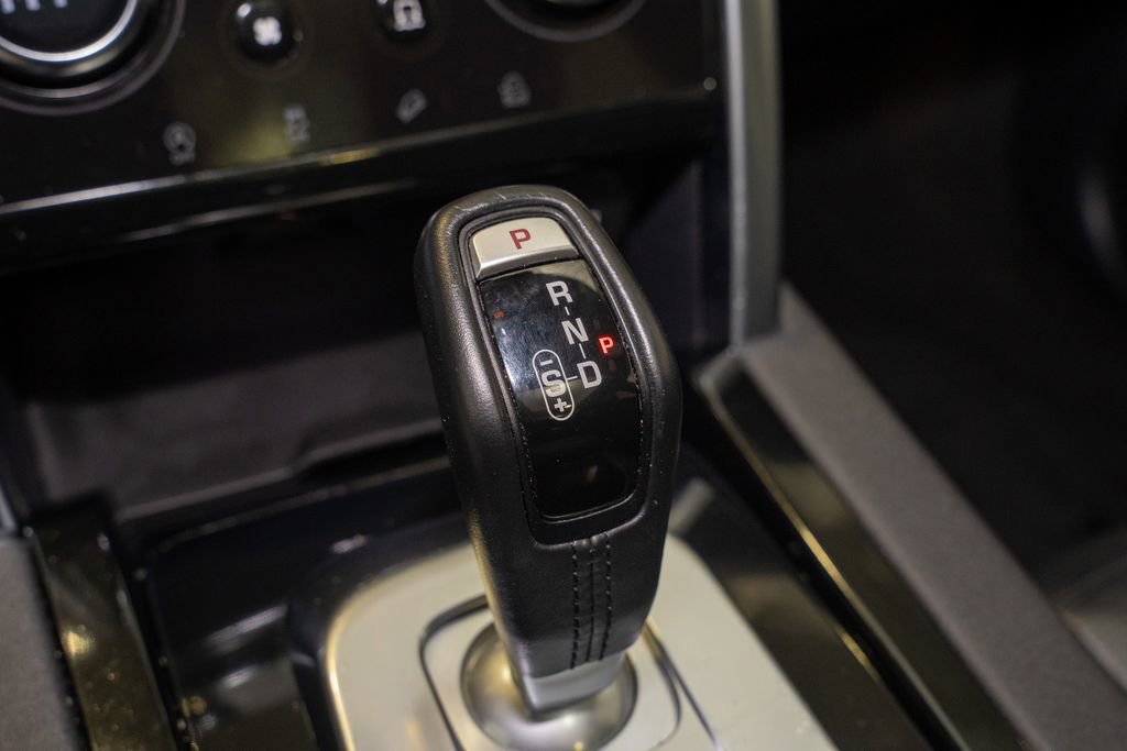 Used 2020 Land Rover Discovery Sport SE R-Dynamic image 19