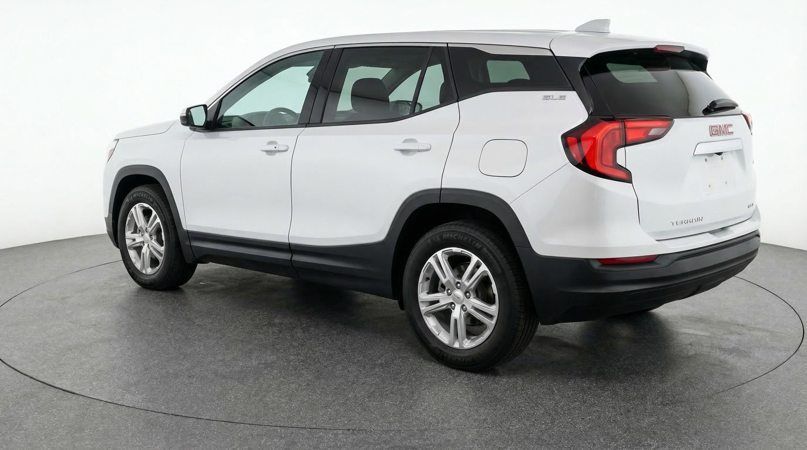 Used 2024 GMC Terrain SLE image 6