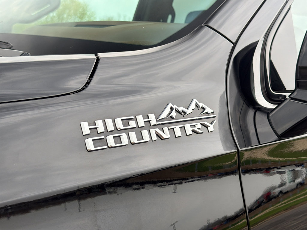 Used 2023 Chevrolet Suburban High Country AWD/4WD image 9