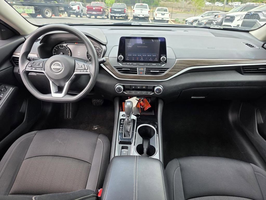 Used 2024 Nissan Altima 2.5 SV AWD/4WD image 24