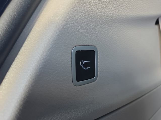 Used 2018 Chrysler Pacifica Limited image 17