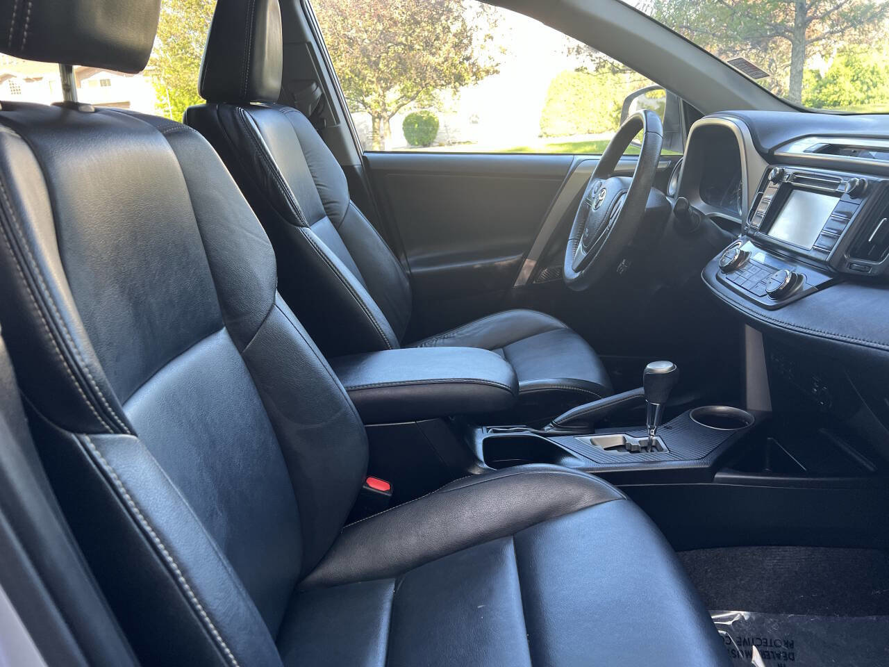 Used 2015 Toyota RAV4 Limited w/ Technology Package image 19