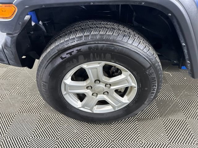 Used 2023 Jeep Wrangler Sport S image 9