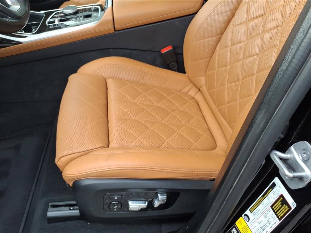 Used 2023 BMW X7 xDrive40i AWD/4WD image 22