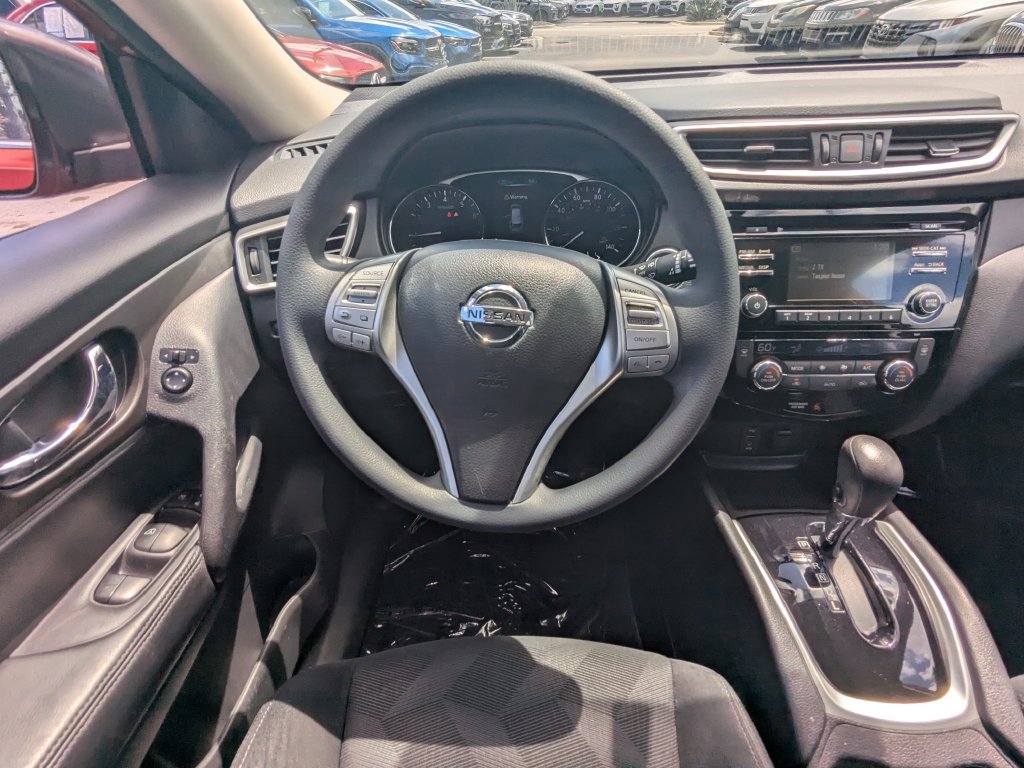 Used 2015 Nissan Rogue SV FWD image 3