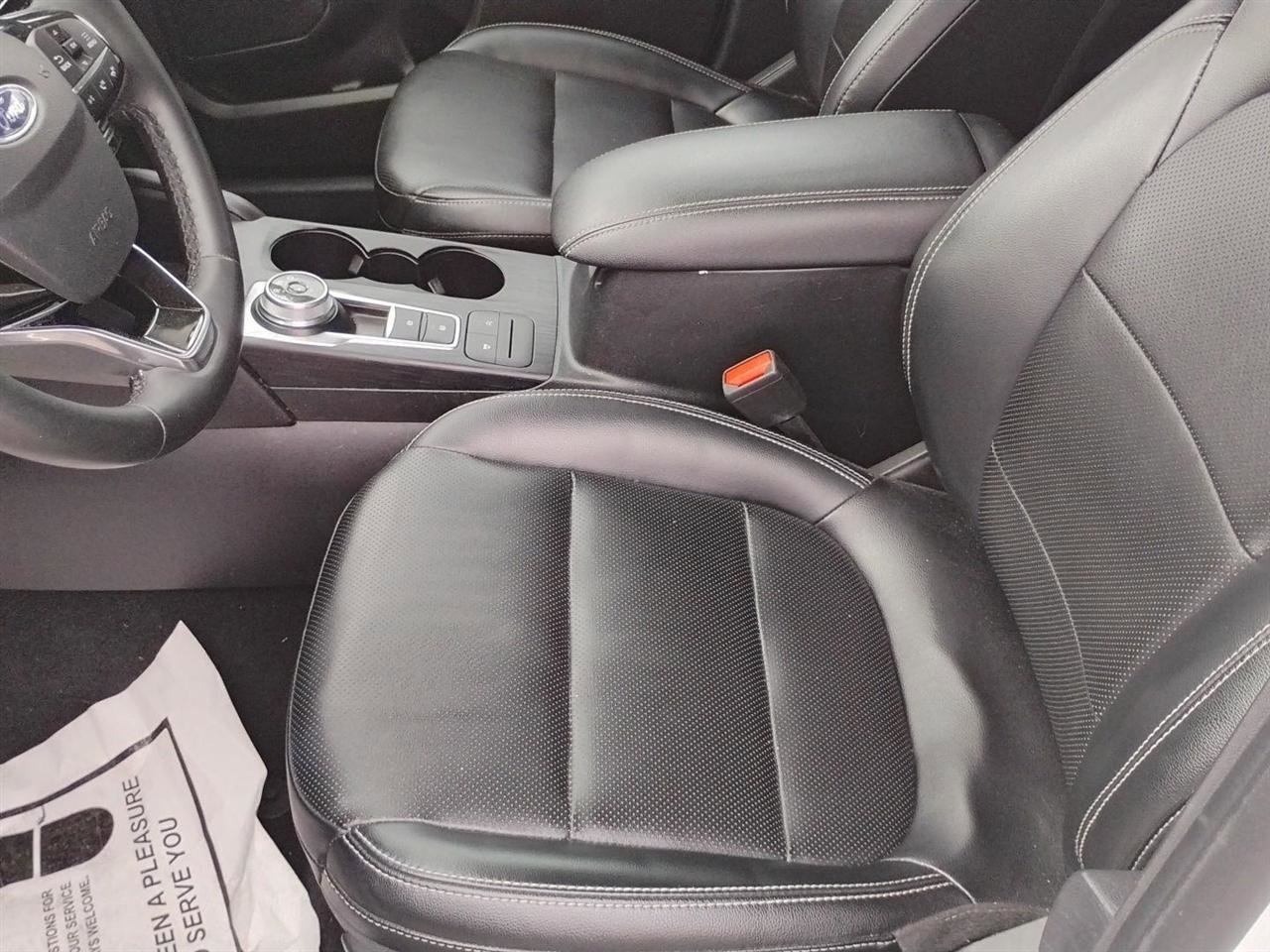 Used 2022 Ford Escape SEL w/ Technology Package image 17