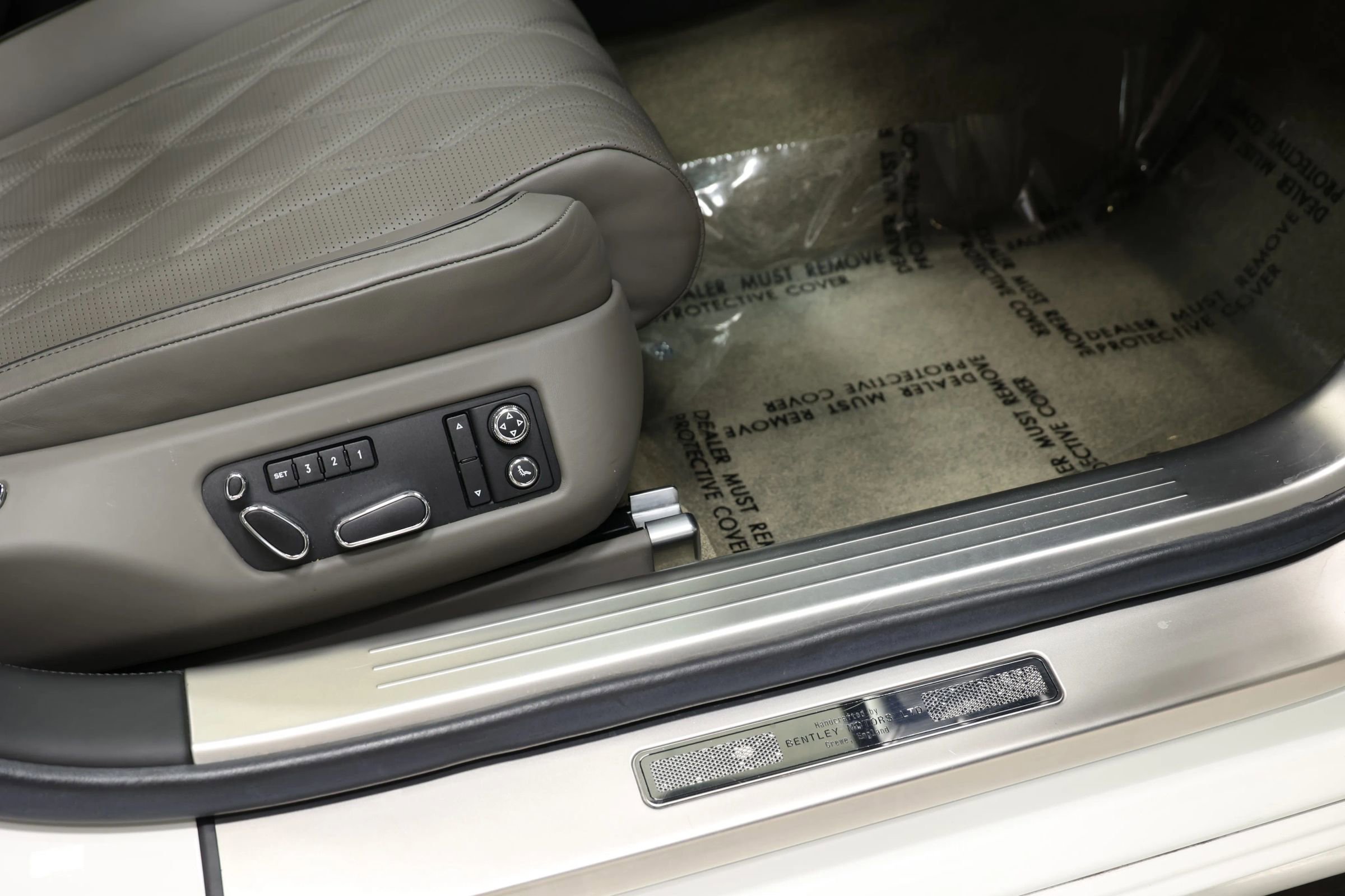 Used 2014 Bentley Flying Spur W12 image 76