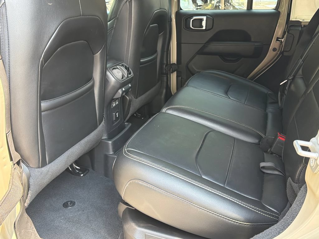 Used 2022 Jeep Wrangler Unlimited Sahara AWD/4WD image 16