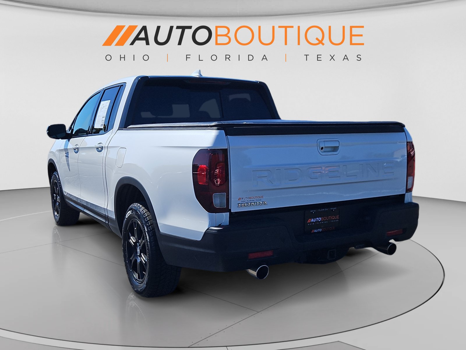 Used 2025 Honda Ridgeline Black Edition image 3