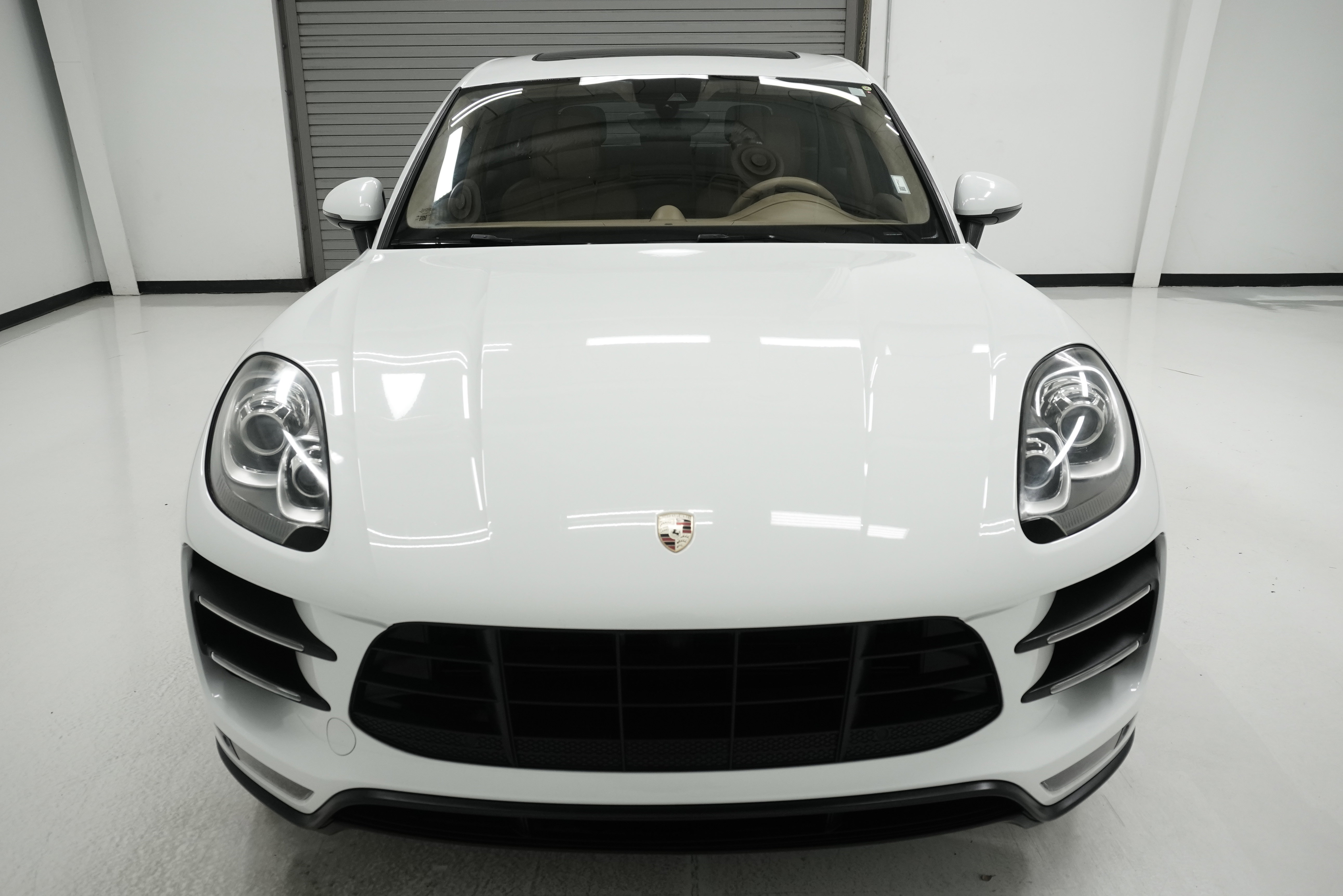 Used 2015 Porsche Macan Turbo image 2