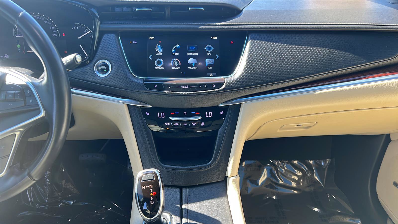 Used 2018 Cadillac XT5 Luxury w/ Driver Awareness Package image 10