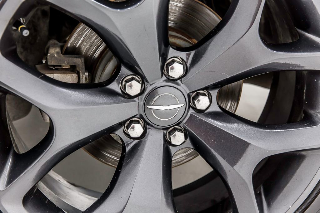 Used 2023 Chrysler 300 Touring w/ Sport Appearance Package image 34