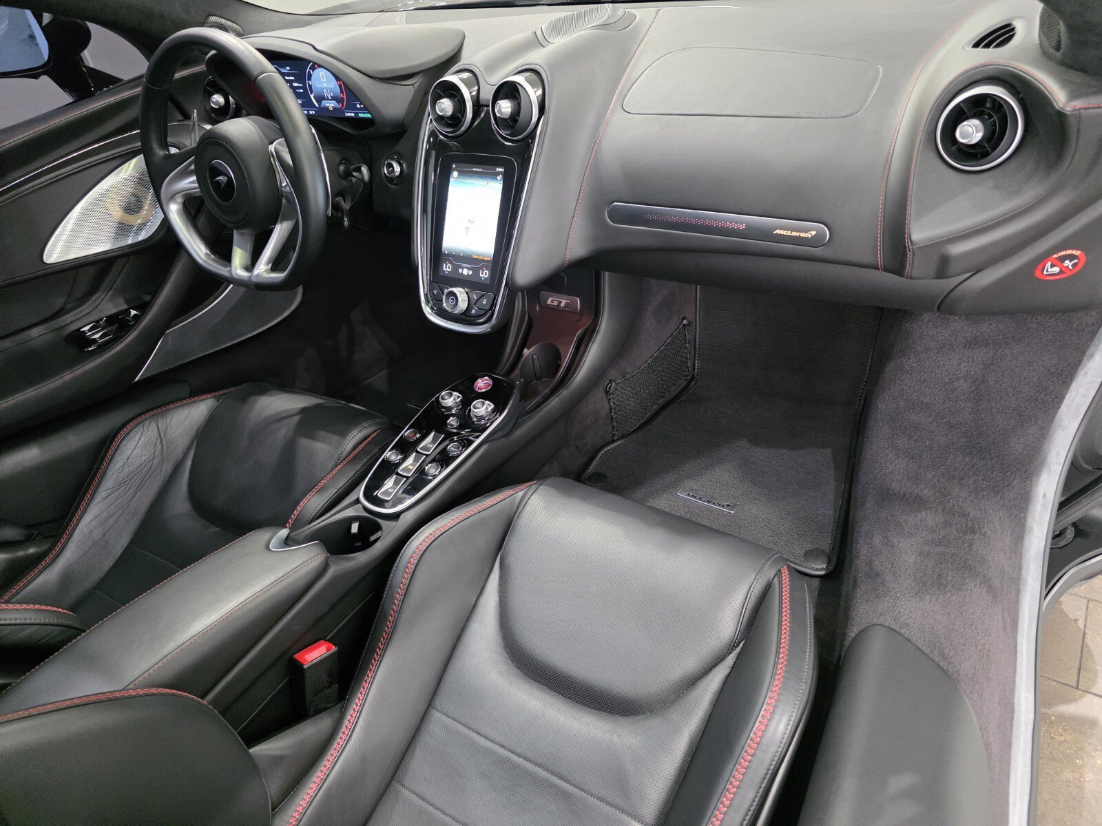 Used 2023 McLaren GT RWD image 18