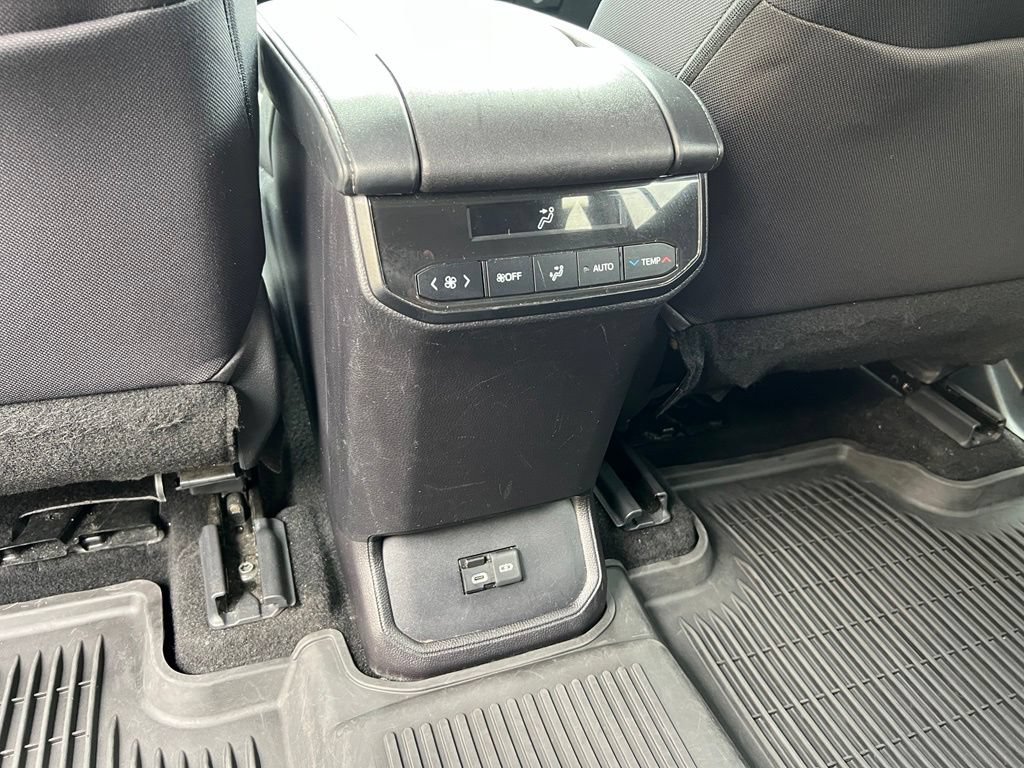 Used 2023 Toyota Highlander LE AWD/4WD image 20