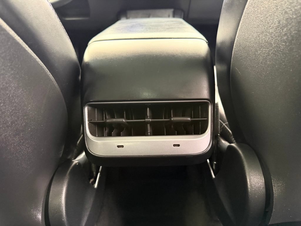 Used 2021 Tesla Model Y Long Range AWD/4WD image 29