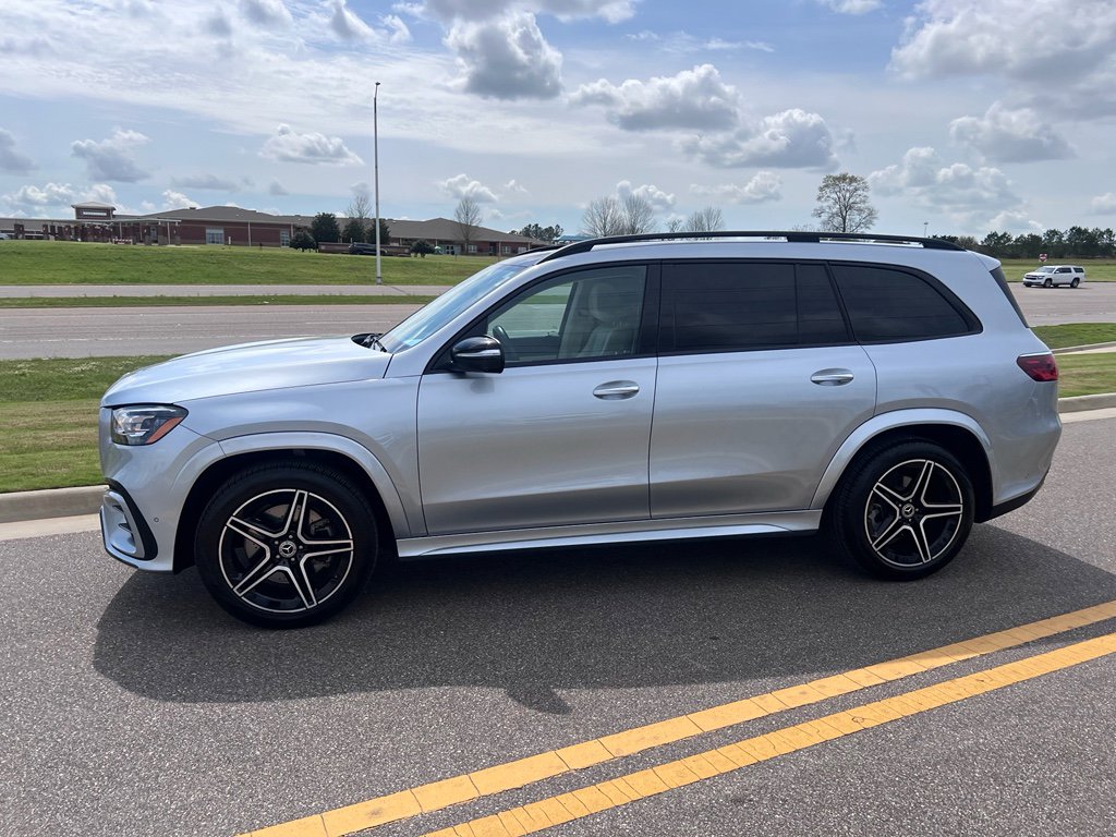 Used 2025 Mercedes-Benz GLS 450 4MATIC image 13