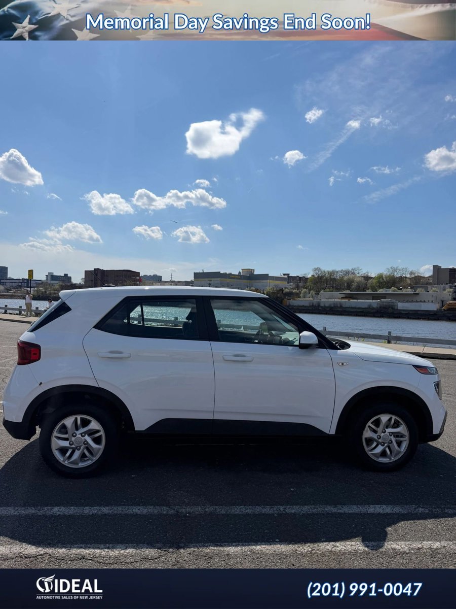 Used 2024 Hyundai Venue SE FWD image 15