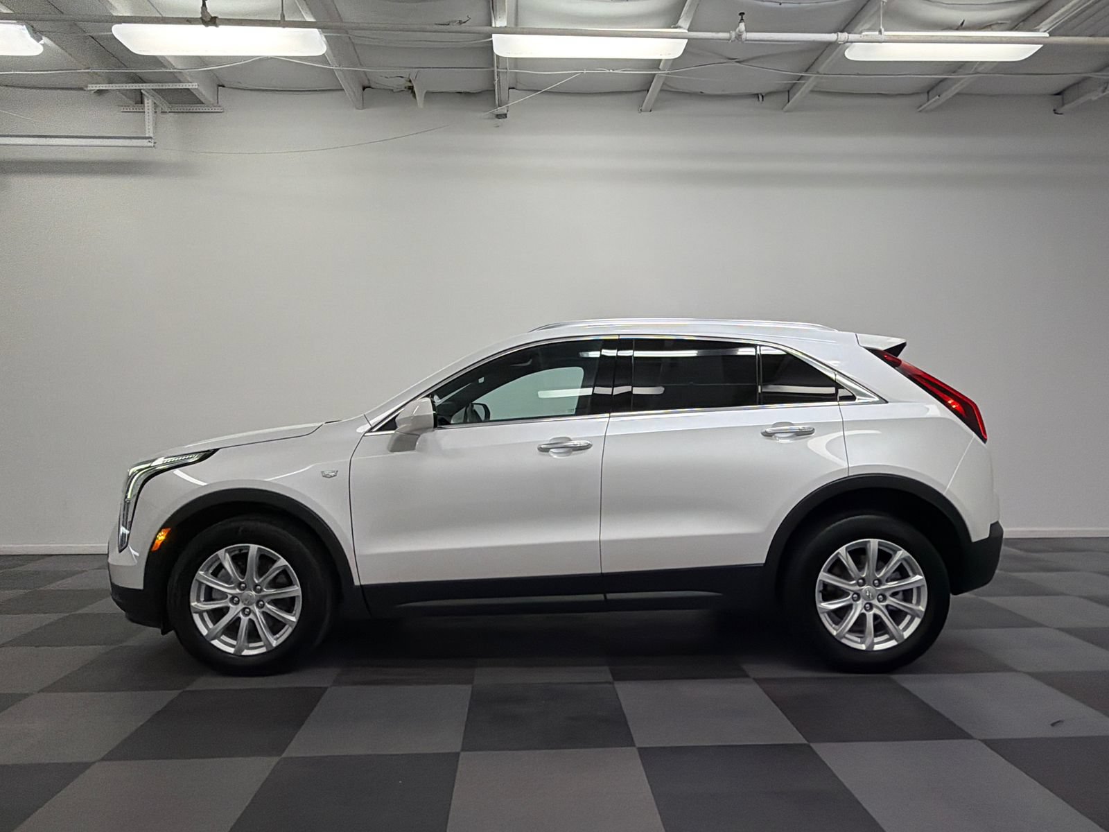 Used 2022 Cadillac XT4 Luxury w/ Cold Weather Package AWD/4WD image 4