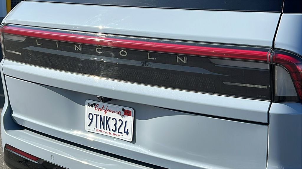 Certified 2025 Lincoln Navigator Reserve image 7